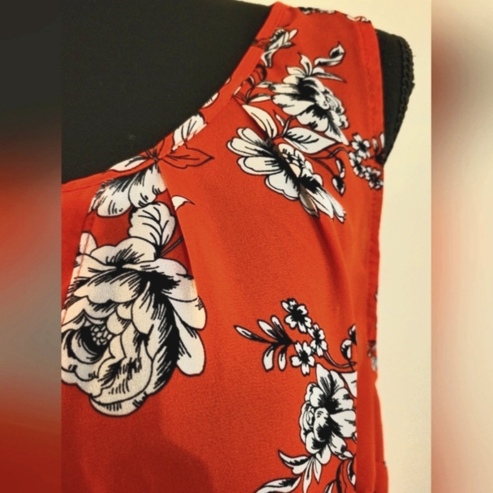 TORRID Red, Black, & White Floral Sleeveless Top (Torrid Size 0/Large) - Picture 5 of 15
